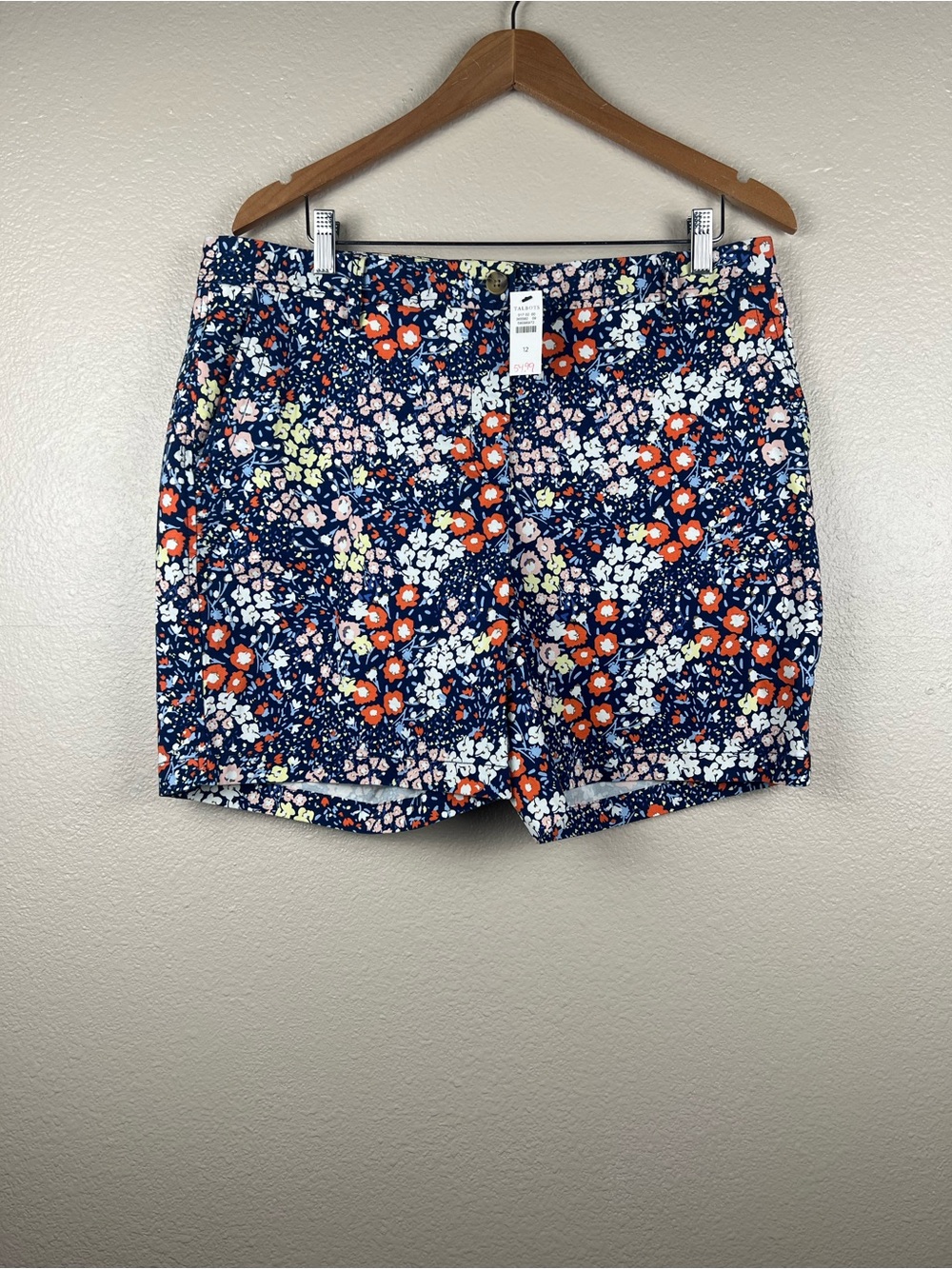 Talbots Floral Relaxed Chino Shorts 7” Size 12 NWT